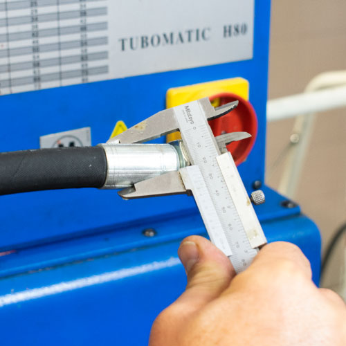 ¿Cuánto cuesta reparar latiguillos hidráulicos?